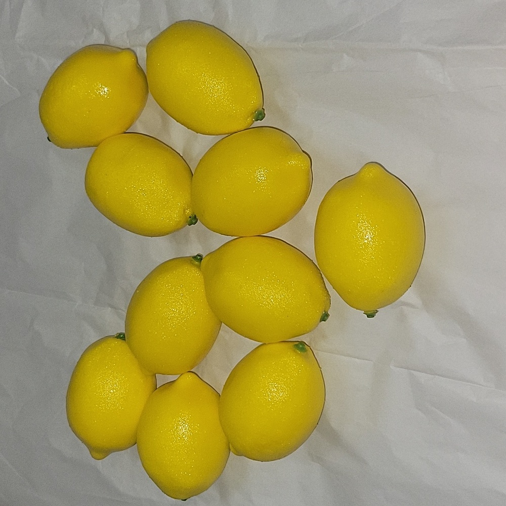 Artificial realistic-looking  lemons.  10 pieces Home decor new unused